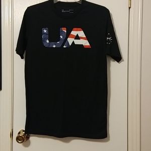 Under Armour black tee